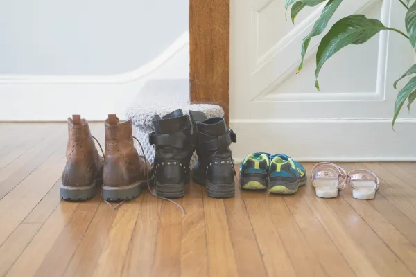 Lista de Atividades de Vida Prática para Promover a Independência na Hora de Vestir Sapatos e Casacos